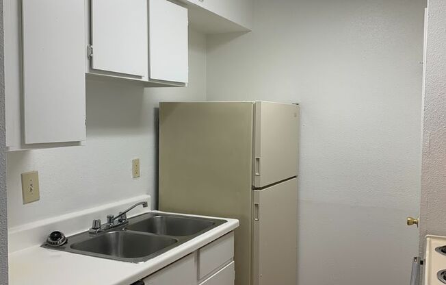 1 bed, 1 bath, 640 sqft, $885, Unit 0205