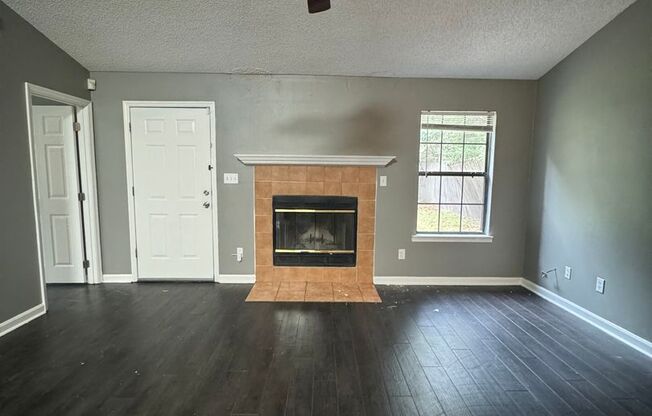 3 beds, 2 baths, $1,650