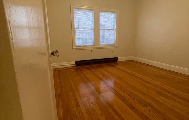 **One Bedroom unit in this beautiful 1920’s Marina style building**