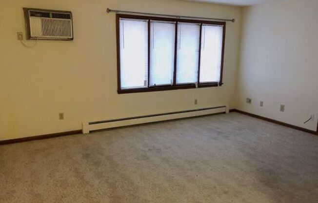 2 beds, 1 bath, 800 sqft, $795, Unit 5906-02