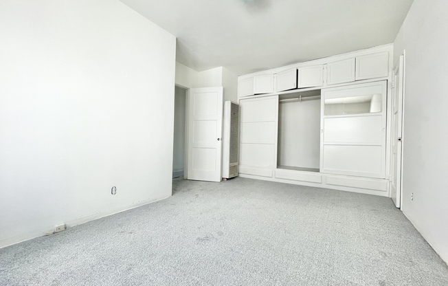 2 beds, 1 bath, $2,595