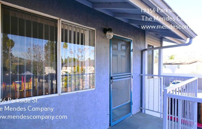 Lakeside Courtyard Apartments