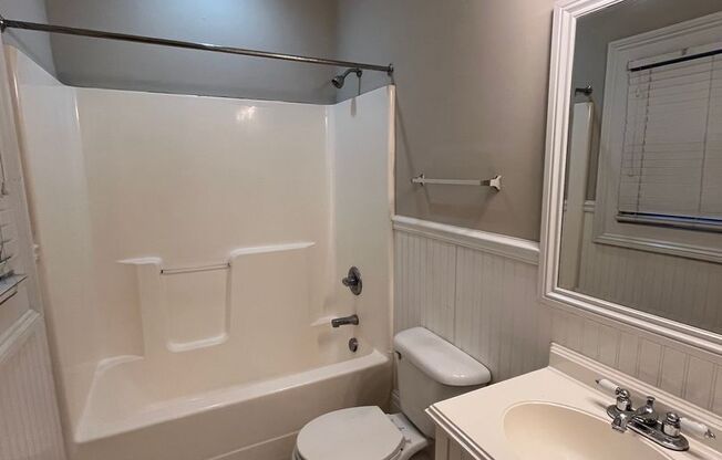 3 beds, 2 baths, $1,220, Unit Apt. 1