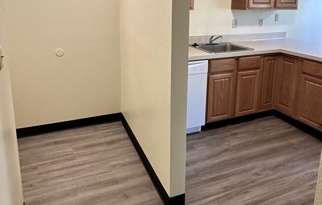 2 beds, 1 bath, 920 sqft, $1,500, Unit 7619-04