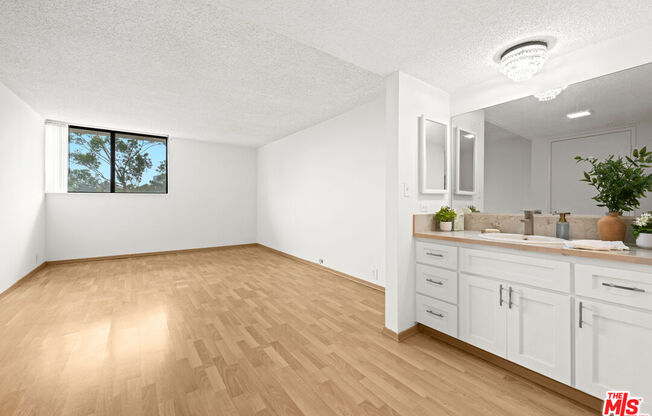 2 beds, 2 baths, 1,088 sqft, $4,600, Unit 810