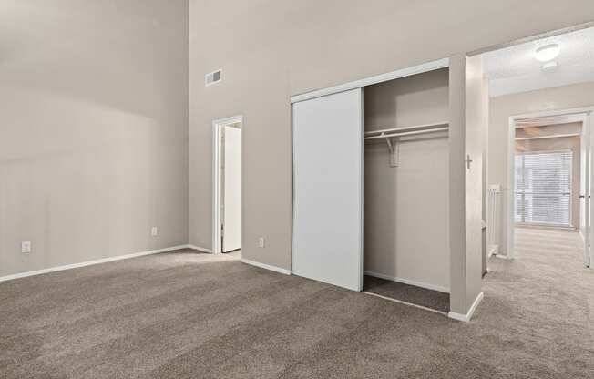 B2 bedroom at Noel on the Parkway in Dallas, TX