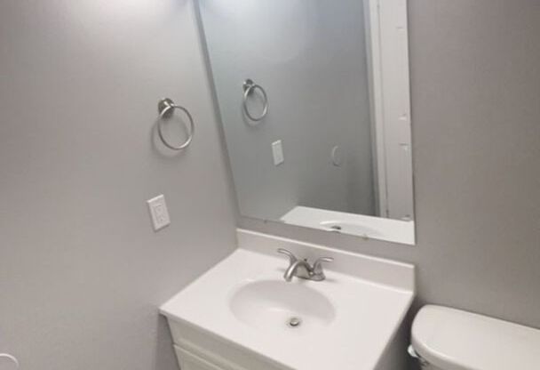 2 beds, 1.5 baths, 900 sqft, $920, Unit 615-301