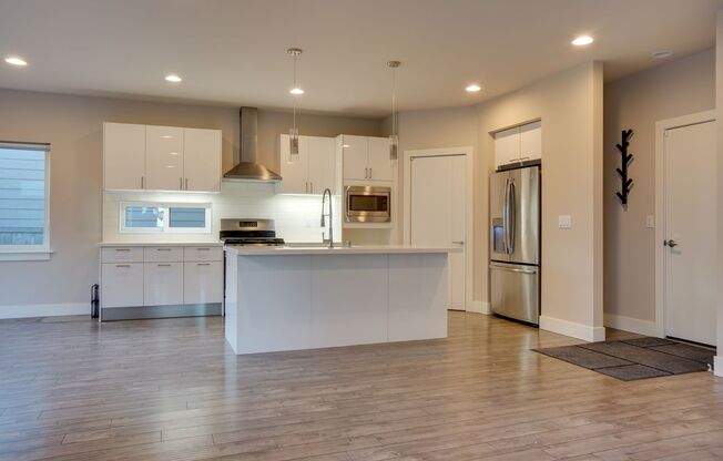 Spacious Kent Ichijo 2 Story