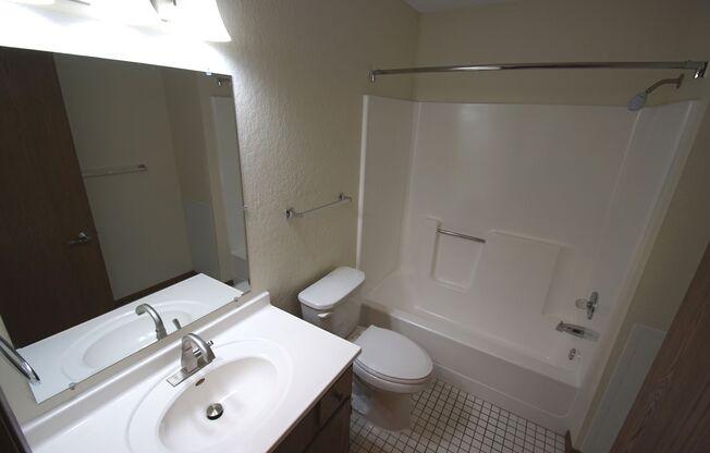 2 beds, 2 baths, 915 sqft, $1,695, Unit 318
