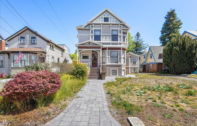 2111 Buena Vista Ave #4 - 2 bedroom | 1 bath | Upper unit