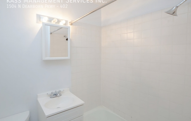 1504 N DEARBORN PKWY
