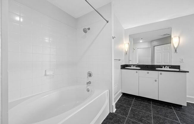 Studio, 1 bath, 1,000 sqft, $1,900, Unit 308