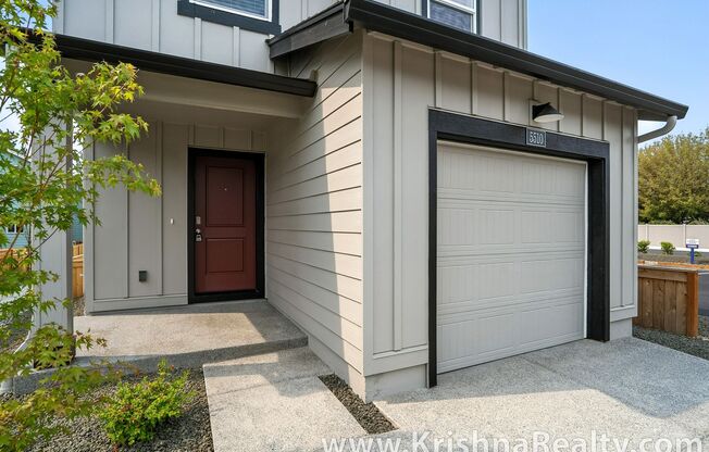 Modern 3-Bedroom Home with Upstairs Loft, Central A/C & Fenced Backyard