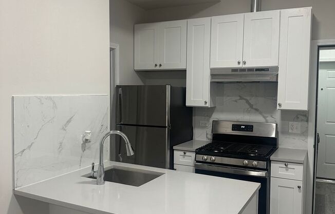 2 beds, 1 bath, $1,750, Unit CH-1R