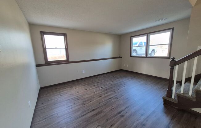 Pet Friendly 2 bedroom, 1.5 bathroom duplex in cul-de-sac near Pioneer Park!