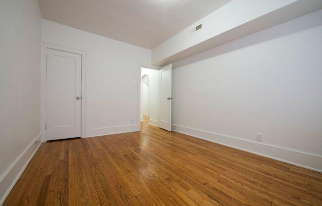 7701 S Yates