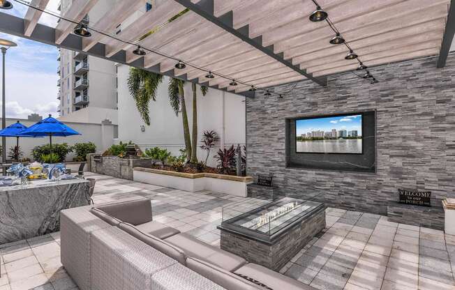 Outdoor lounge with TV | Paramount on Lake Eola