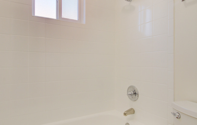 2 beds, 1 bath, 832 sqft, $1,550, Unit 115