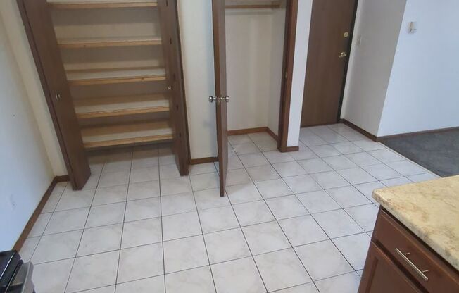 2 beds, 1 bath, 815 sqft, $975, Unit 1014-011