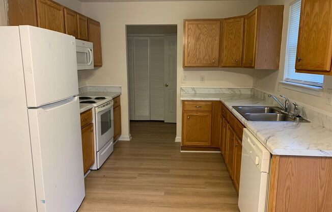 3 beds, 2.5 baths, 1,770 sqft, $1,995, Unit 4002