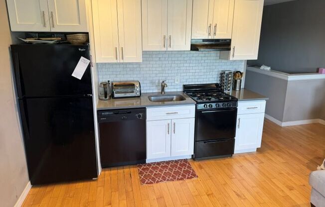 2 beds, 1 bath, $1,399, Unit 4045 - 3