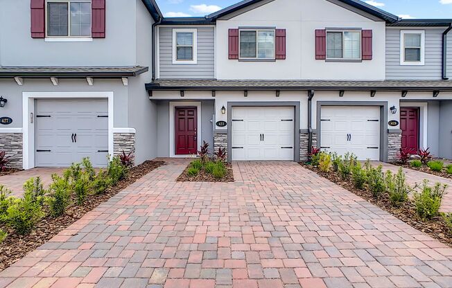 Stylish 3-Bedroom Townhome in Gated Sanford Community – Available Now!