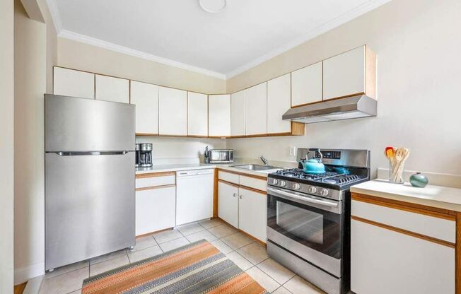 137 W 110 ST
