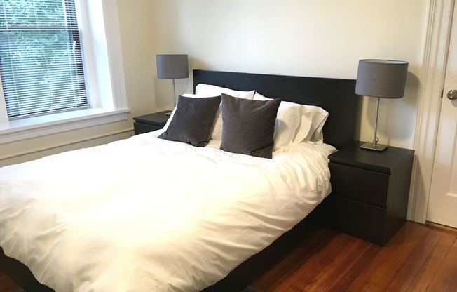 2 beds, 1 bath, 850 sqft, $2,925, Unit 4