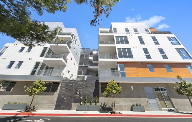 3 beds, 2 baths, 1,015 sqft, $5,400, Unit 202