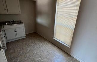 2 beds, 1 bath, 764 sqft, $1,100