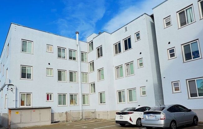 2805 E 16th Street