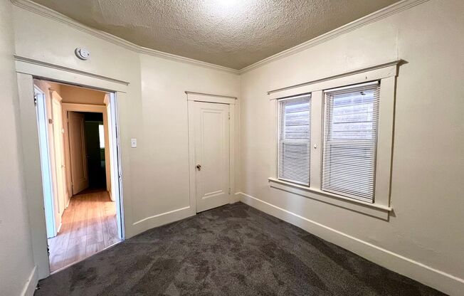 3 beds, 1 bath, $1,500, Unit UNIT # 2