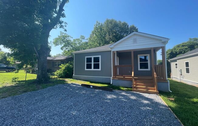 3 Bedroom 1 Bathroom Fully Renovated House - Lawn Care Included!