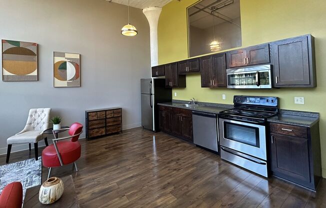 3 beds, 2 baths, 1,371 sqft, $2,100, Unit Apt. 201