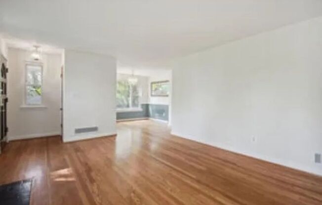 3 beds, 2.5 baths, $3,550