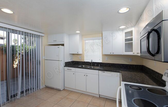 OPEN HOUSE: 9/20 10-11AM ~ 3BR Townhouse with Washer/Dryer and Parking