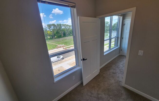 2 beds, 2 baths, 972 sqft, $1,640, Unit 1211-301
