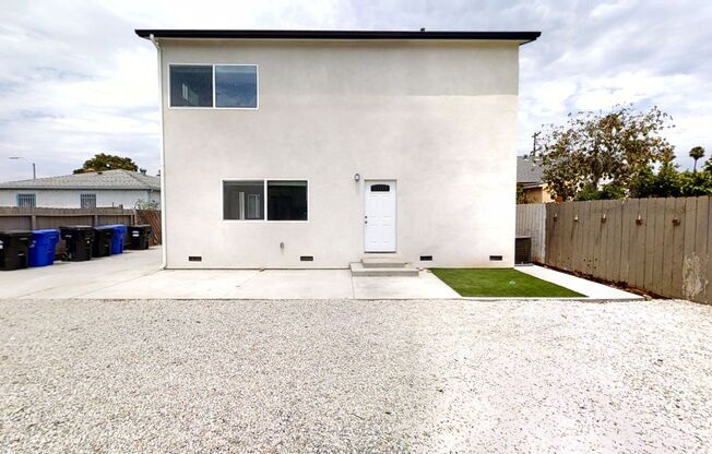 4BD/2BA on Art! Lots of Parking!