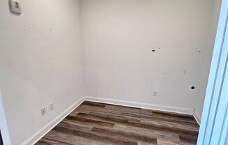 2 beds, 1 bath, $1,250, Unit 407