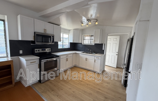 806 52 AVE