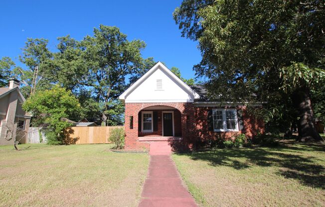 Oversized 3 bedroom and 2 bath in Tyler! Tour Today!