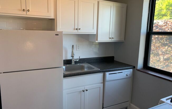 3 beds, 1 bath, 1,000 sqft, $1,999, Unit 6236 Fifth Ave. #300A