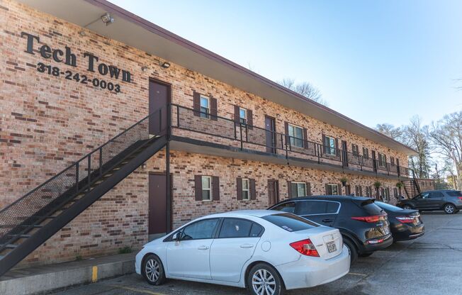 2 beds, 1 bath, $775, Unit TT112