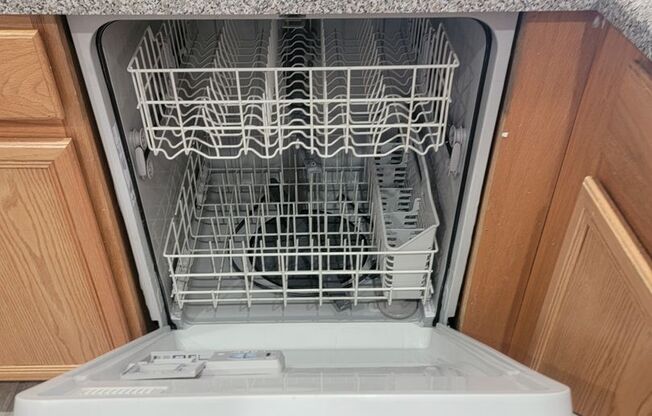 2 beds, 2 baths, $1,400