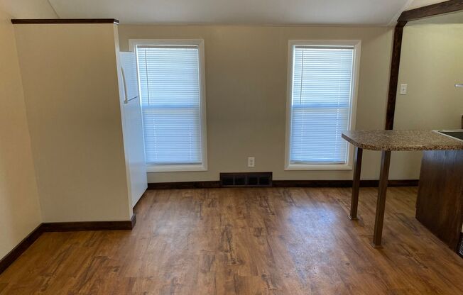 1 bed, 1 bath, 350 sqft, $595