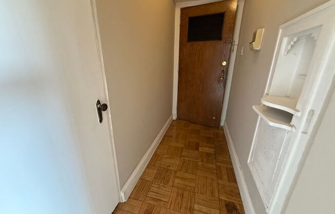 2 beds, 1 bath, $1,295, Unit 410