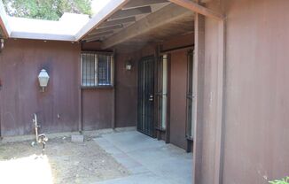 2 beds, 1 bath, $2,100