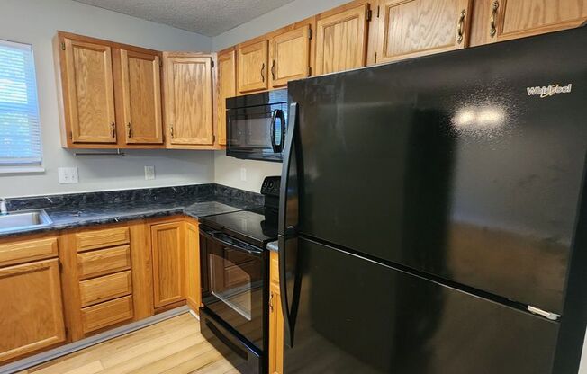 2 beds, 2.5 baths, $1,350, Unit Unit 16