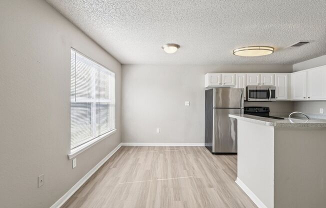 1 bed, 1 bath, 698 sqft, $1,285
