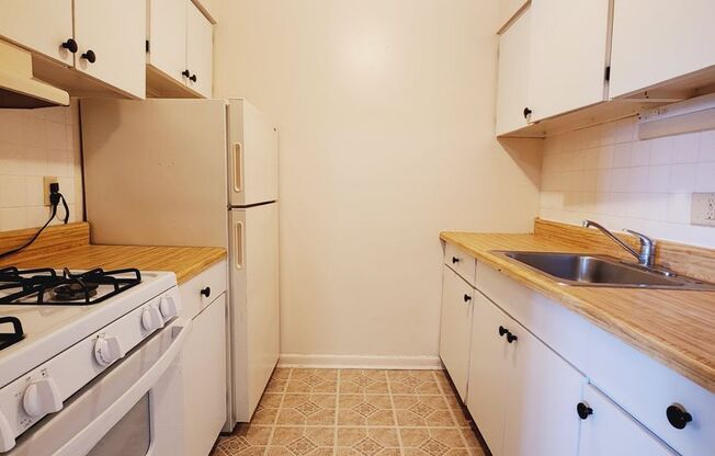 1 bed, 1 bath, 454 sqft, $1,275, Unit M-14